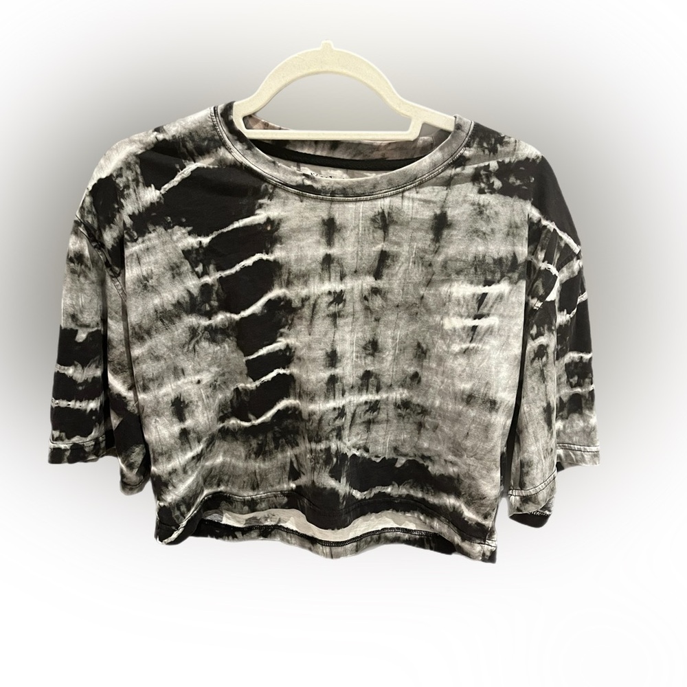 Nicole Miller crop tee size small